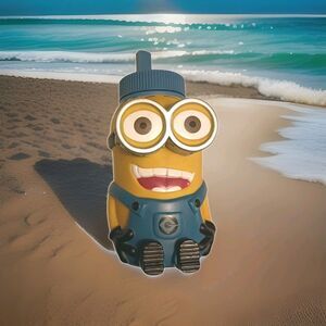 Universal Studios Despicable Me Minion Mayhem Souvenir 32oz Water Bottle 9"